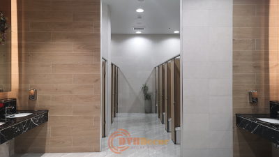 Đội ngũ thi công vách ngăn vệ sinh Compact Tại DVHDecor chuyên nghiệp Đội ngũ thi công vách ngăn vệ sinh Compact Tại DVHDecor chuyên nghiệp